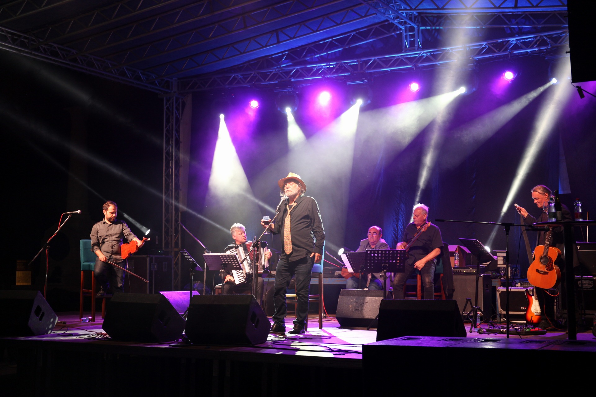 Koncert Rade Šerbedžije i Zapadnog kolodvora na Trgu Republike u Čakovcu