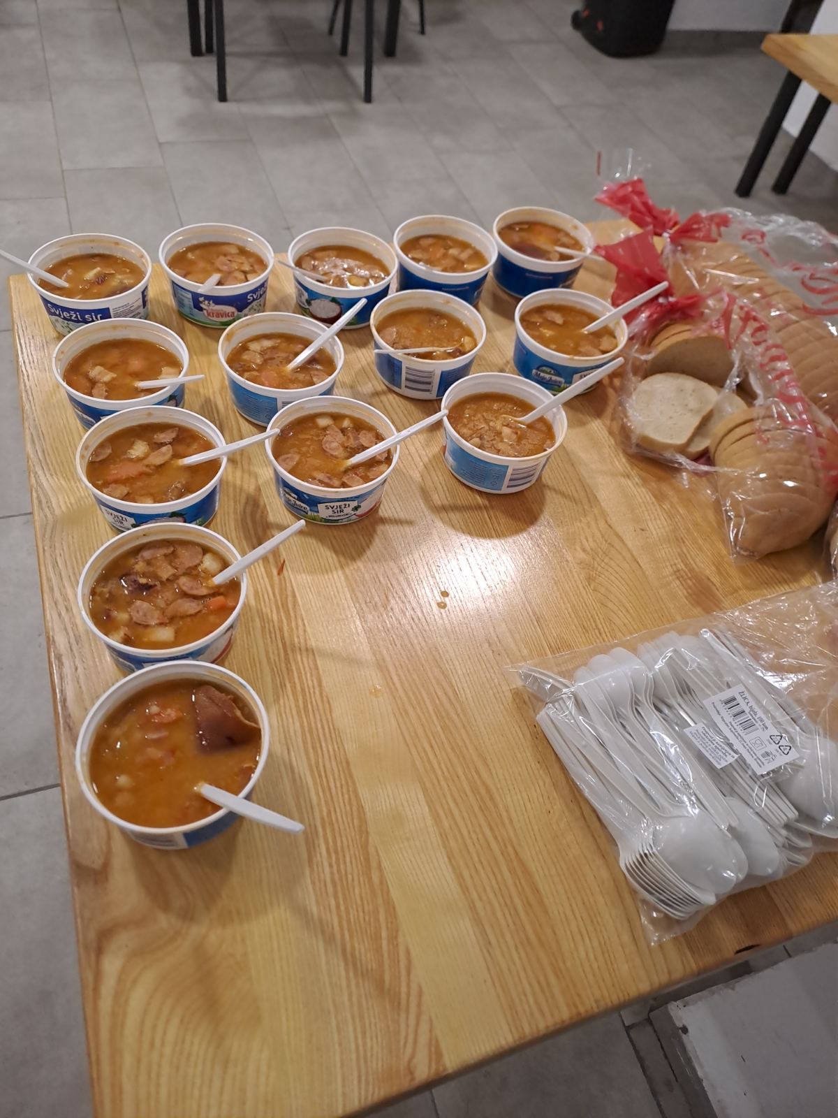 FOTO Donja Dubrava je u petak bila obojena u plavo