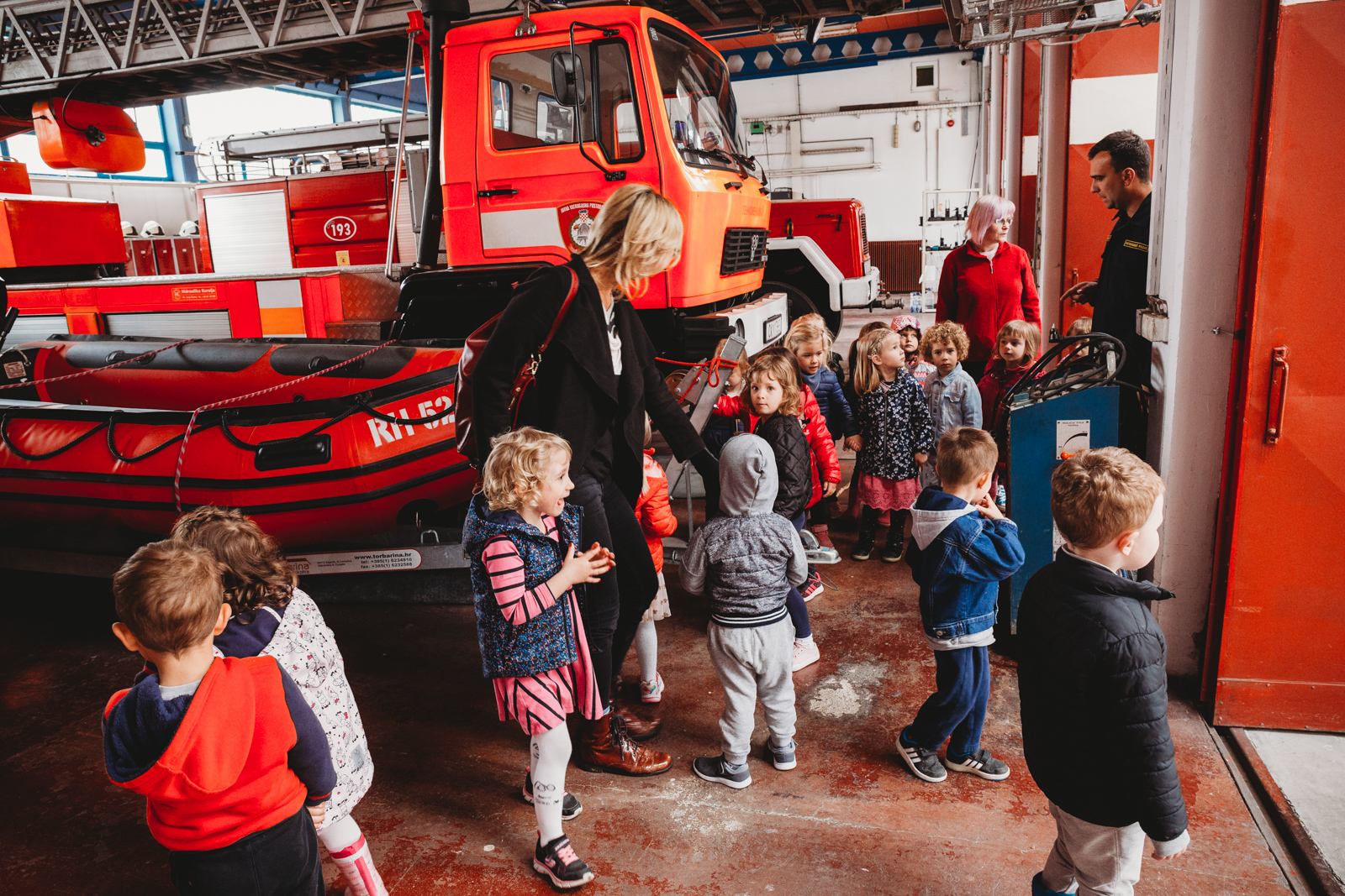 Mališani iz Dječjeg vrtića Cipelica posjetili vatrogasce