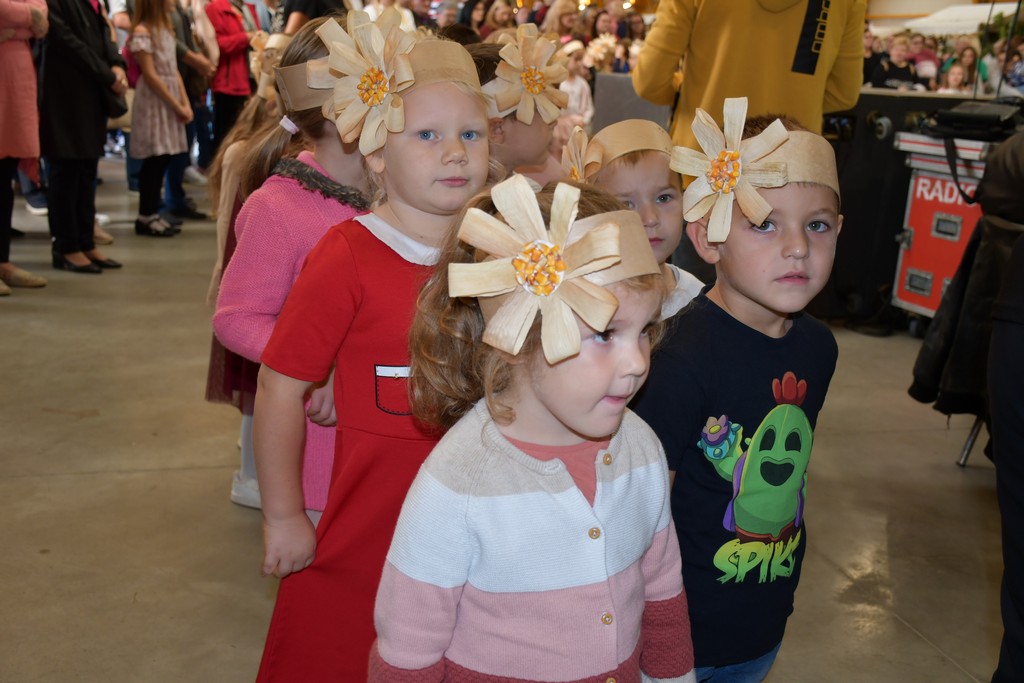 PROSLAVA JESENI Brojni zaljubljenici u kulturnu baštinu i tradiciju našega kraja okupili se na Danima zahvalnosti za plodove zemlje PROSLAVA JESENI Brojni zaljubljenici u kulturnu baštinu i tradiciju našega kraja okupili se na Danima zahvalnosti za plodove zemlje