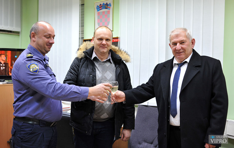 Doček u Prelogu uz vatromet, taktove valcera, šampanjac i kuhano vino