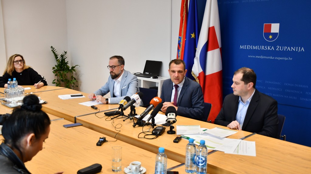 BESPOVRATNA SREDSTVA Za obnovljive izvore energije u obiteljskim kućama Međimurska županija osigurala 60.000 eura BESPOVRATNA SREDSTVA Za obnovljive izvore energije u obiteljskim kućama Međimurska županija osigurala 60.000 eura