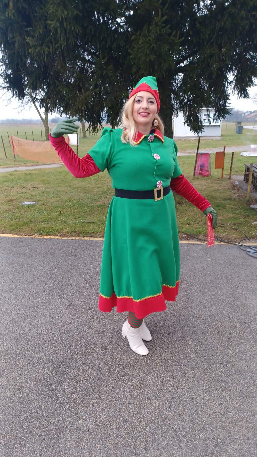 FOTO/VIDEO Djedu Božićnjaku na putu za Pribislavec pokvarile se saonice, no pronašao je rješenje – stigao avionom FOTO/VIDEO Djedu Božićnjaku na putu za Pribislavec pokvarile se saonice, no pronašao je rješenje – stigao avionom