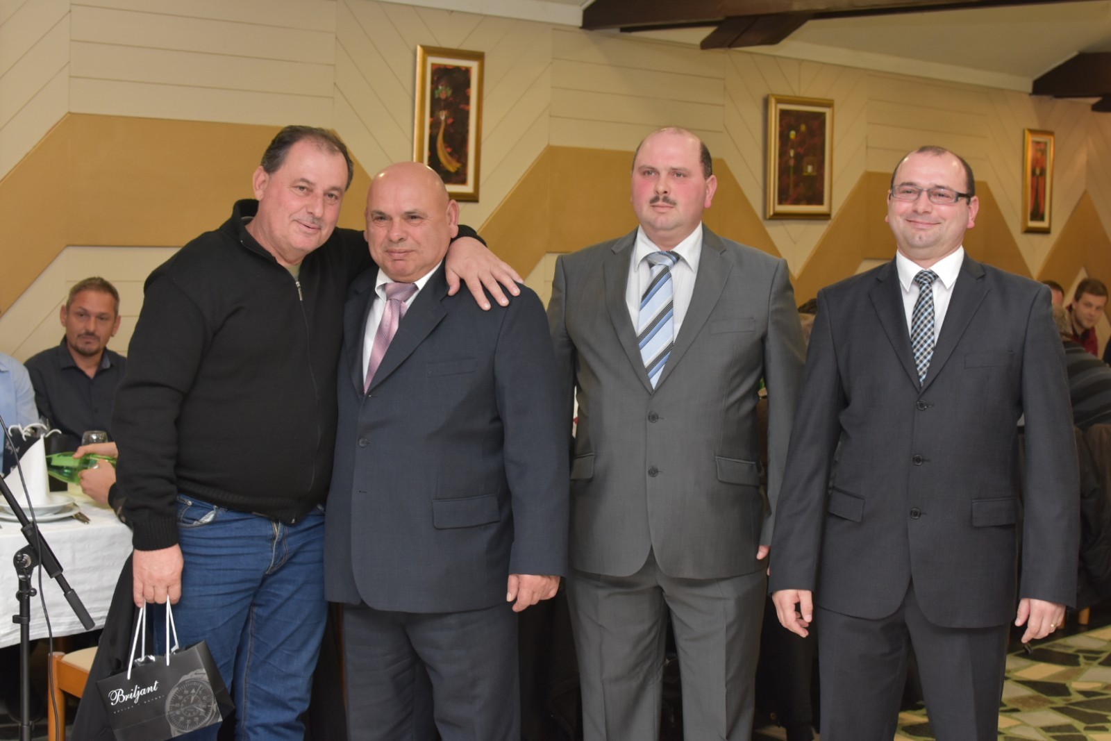 ANDRIJA TOMAŠEK ‘Sinovi nastavljaju moj posao i siguran sam da će uspješno trajati i slijedećih 25 godina’ ANDRIJA TOMAŠEK ‘Sinovi nastavljaju moj posao i siguran sam da će uspješno trajati i slijedećih 25 godina’