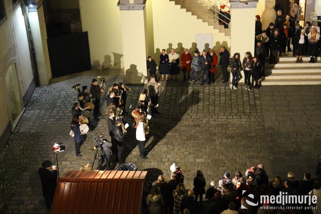 nocmuzejacakovec0108876722