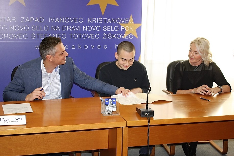 GRAD ČAKOVEC Potpisani ugovori o stipendiranju studenata