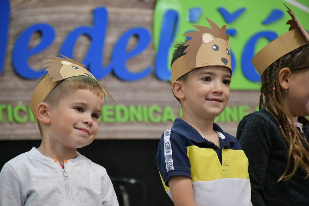 PROSLAVA JESENI Brojni zaljubljenici u kulturnu baštinu i tradiciju našega kraja okupili se na Danima zahvalnosti za plodove zemlje PROSLAVA JESENI Brojni zaljubljenici u kulturnu baštinu i tradiciju našega kraja okupili se na Danima zahvalnosti za plodove zemlje
