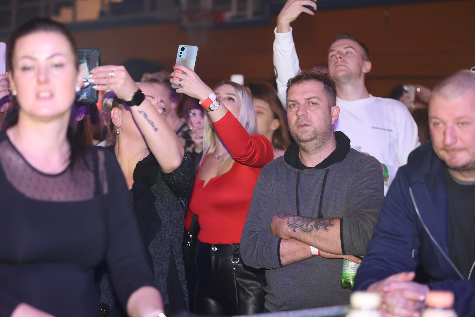 KONCERT U ČAKOVCU Haris Džinović svojim hitovima rasplesao i raspjevao publiku