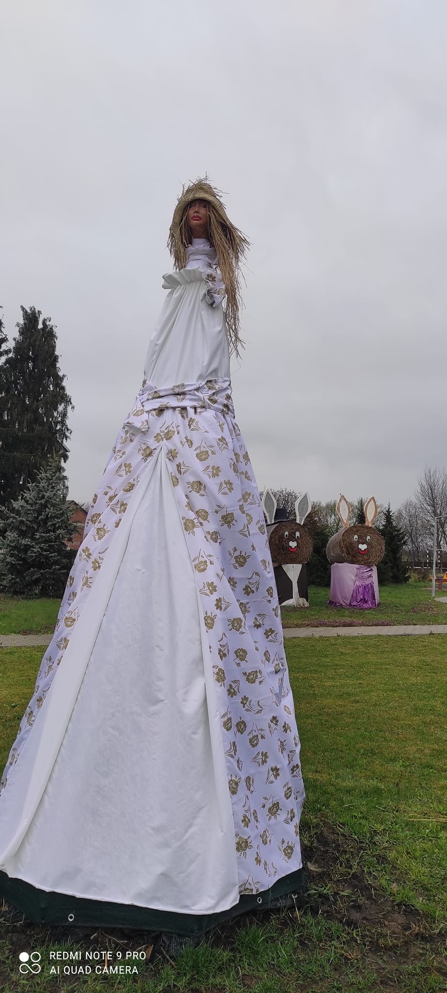 Park u Gardinovcu zasjao u uskrsnom ruhu: Stigle proljetne vile, zečići, jaja, pilići…