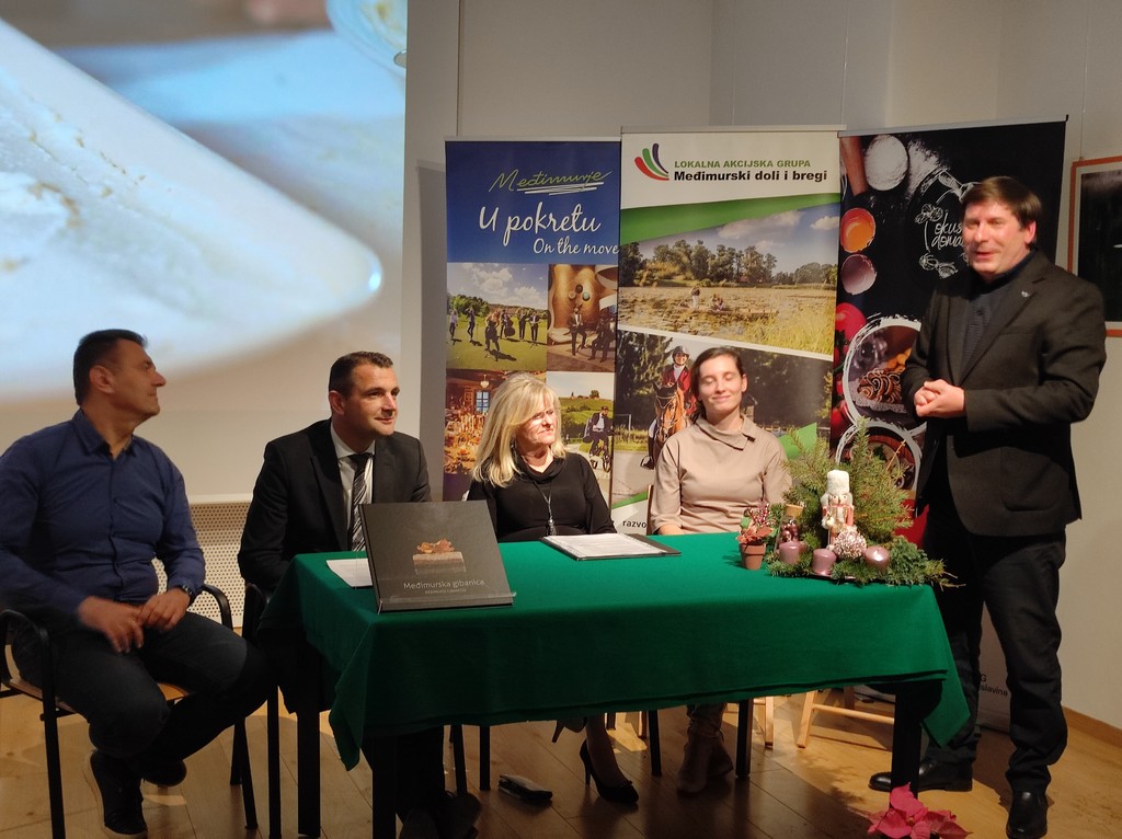 U multimedijalnoj dvorani Riznice Međimurja predstavljena monografija ‘Međimurska gibanica’ U multimedijalnoj dvorani Riznice Međimurja predstavljena monografija ‘Međimurska gibanica’