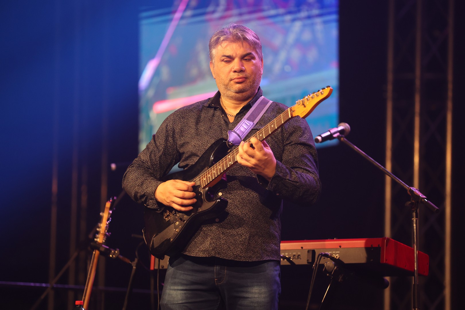 KONCERT U ČAKOVCU Haris Džinović svojim hitovima rasplesao i raspjevao publiku