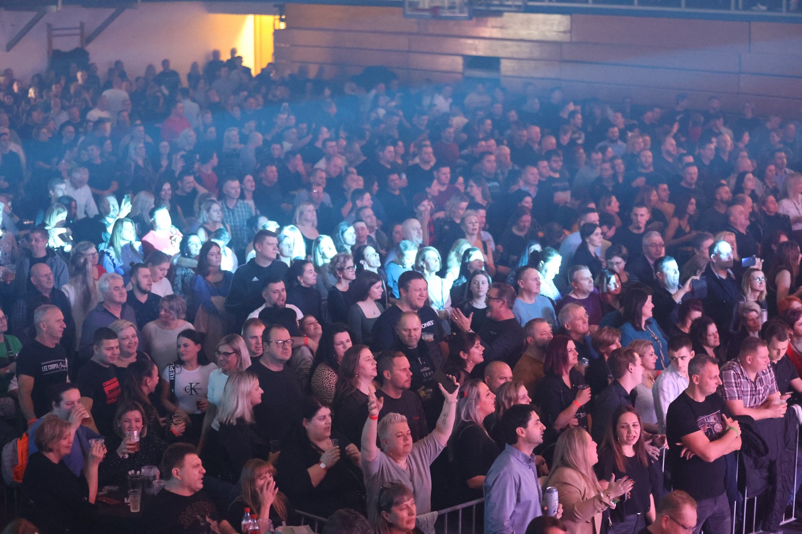 KONCERT U ČAKOVCU Haris Džinović svojim hitovima rasplesao i raspjevao publiku