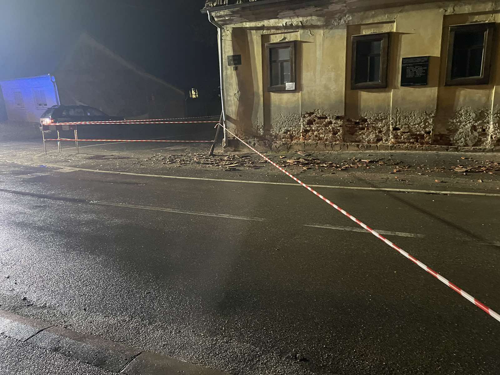 KOTORIBA Srušio se dio krovišta zgrade starog vrtića, apel mještanima da se ne približavaju zgradi