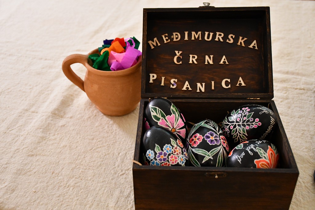 ČRNE PISANICE Predstavljeno umijeće izrade črnih pisanica, novozaštićeno nematerijalno dobro Međimurja ČRNE PISANICE Predstavljeno umijeće izrade črnih pisanica, novozaštićeno nematerijalno dobro Međimurja