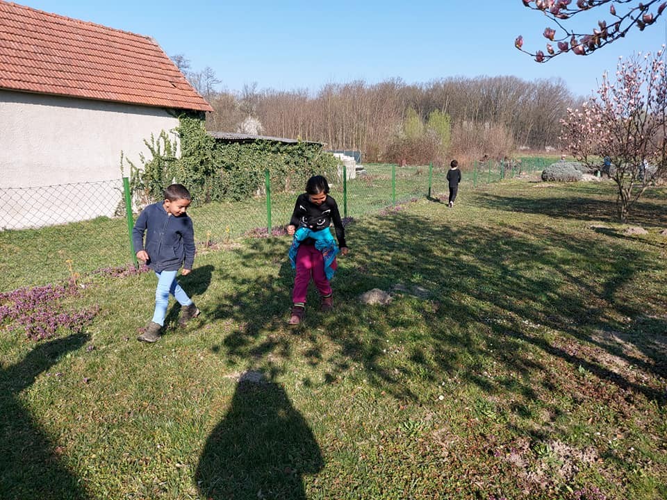 FOTO Područna škola Držimurec – Strelec: U dvorištu ih iznenadio zeko koji im je donio poklončiće za Uskrs FOTO Područna škola Držimurec – Strelec: U dvorištu ih iznenadio zeko koji im je donio poklončiće za Uskrs