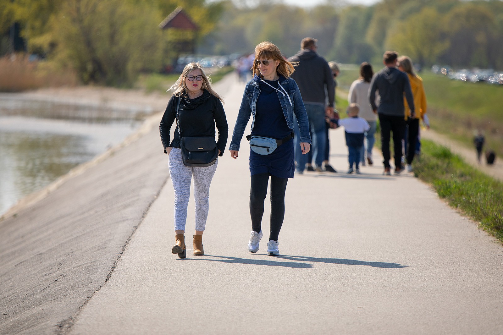 KLIKOM PO MARINI Sunčana nedjelja izmamila građane u šetnju na prelošku Marinu