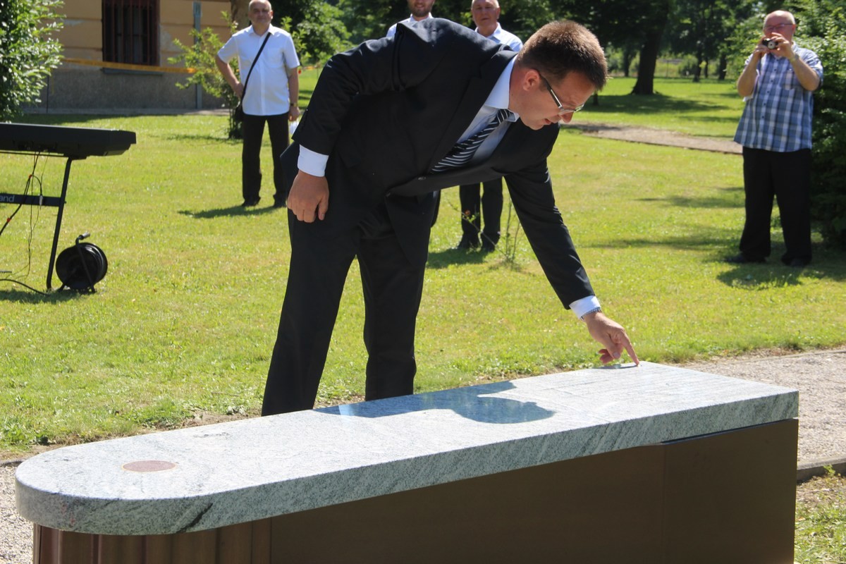 Ispred Učiteljskog fakulteta postavljena glazbena klupa posvećena međimurskoj popevki