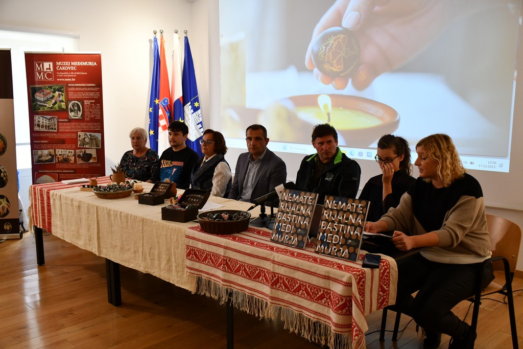 ČRNE PISANICE Predstavljeno umijeće izrade črnih pisanica, novozaštićeno nematerijalno dobro Međimurja ČRNE PISANICE Predstavljeno umijeće izrade črnih pisanica, novozaštićeno nematerijalno dobro Međimurja