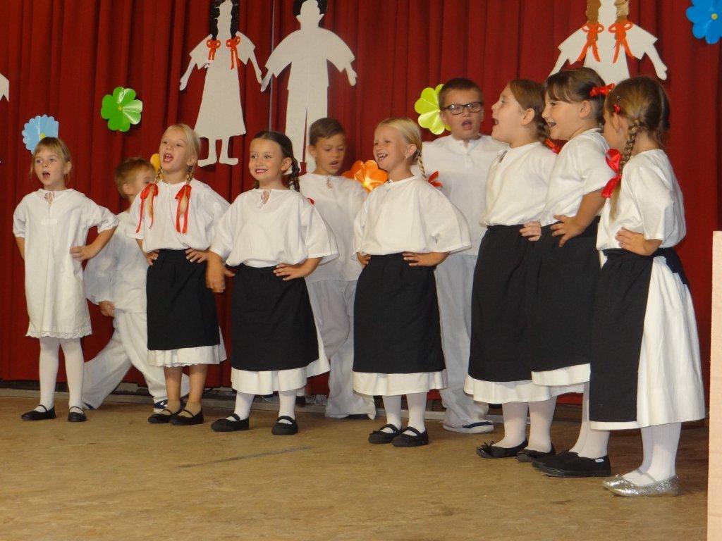 Prvi dječji folklorni susreti u Žiškovcu