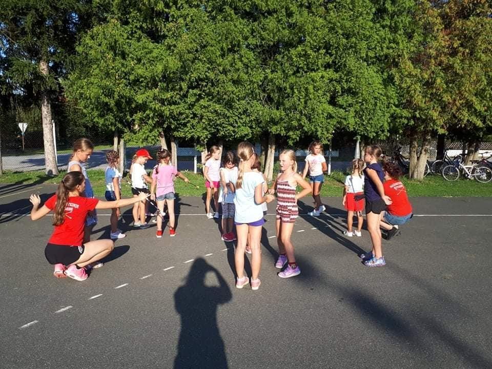 Četvrti Mažoret kamp u Kotoribi okuplja veliki broj djevojčica