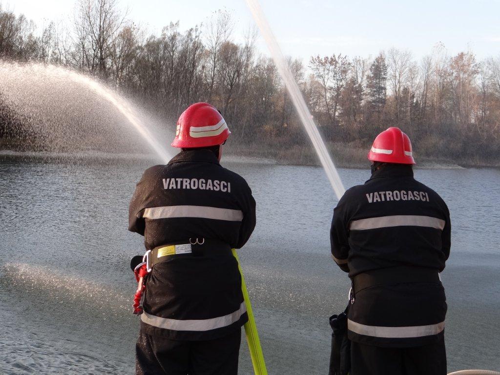 Vatrogasna vježba na obali Mičigen jezera
