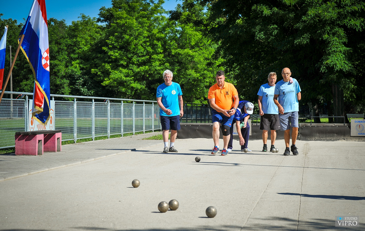 Četrnaest ekipa na Međunarodnom boćarskom turniru u Otoku