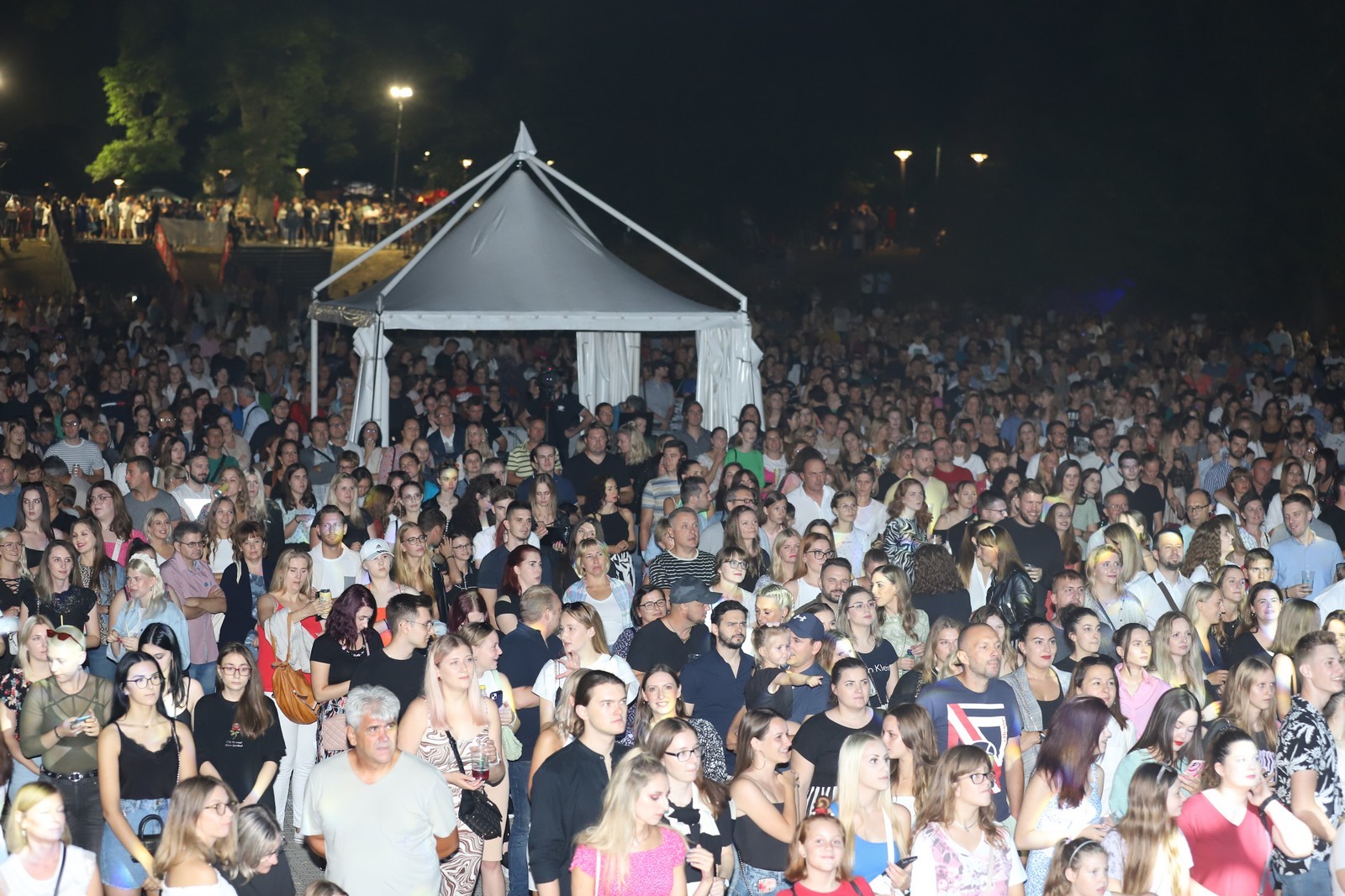 Mladi glazbenik i kantautor Matija Cvek raznježio i oduševio publiku u Čakovcu