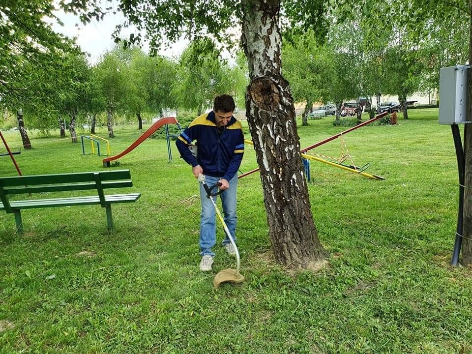 FOTO Članovi KUD-a Mihovljan su ovih dana uredili park unatoč korona krizi
