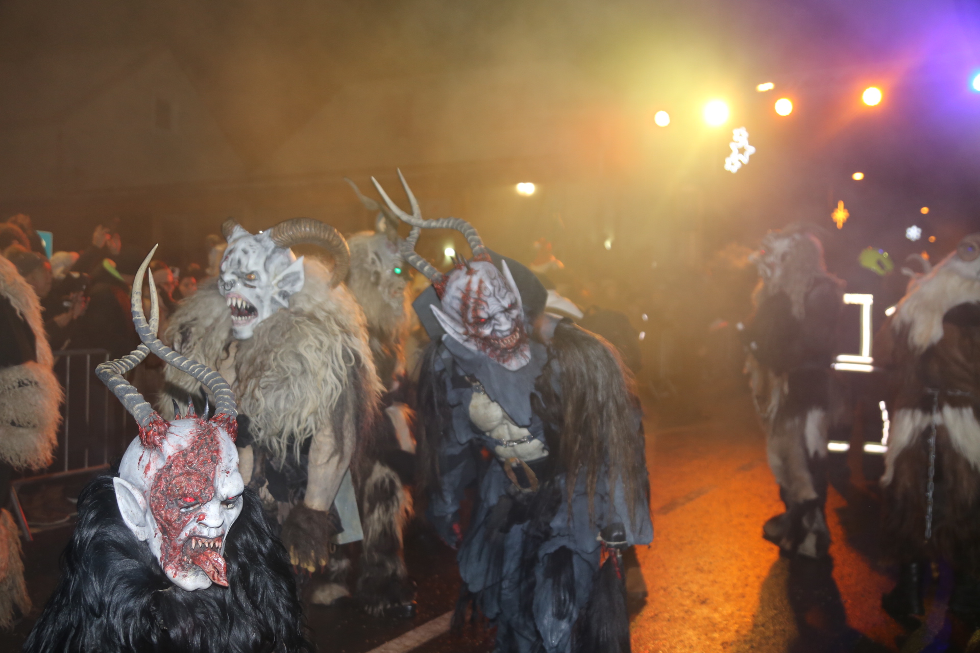 BILO JE ZANIMLJIVO Svetomartinski Krampuslauf opet oduševio brojne posjetitelje BILO JE ZANIMLJIVO Svetomartinski Krampuslauf opet oduševio brojne posjetitelje