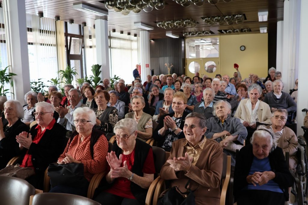 DAN STARIJIH OSOBA Župan Matija Posavec posjetio Dom za starije i nemoćne Čakovec DAN STARIJIH OSOBA Župan Matija Posavec posjetio Dom za starije i nemoćne Čakovec