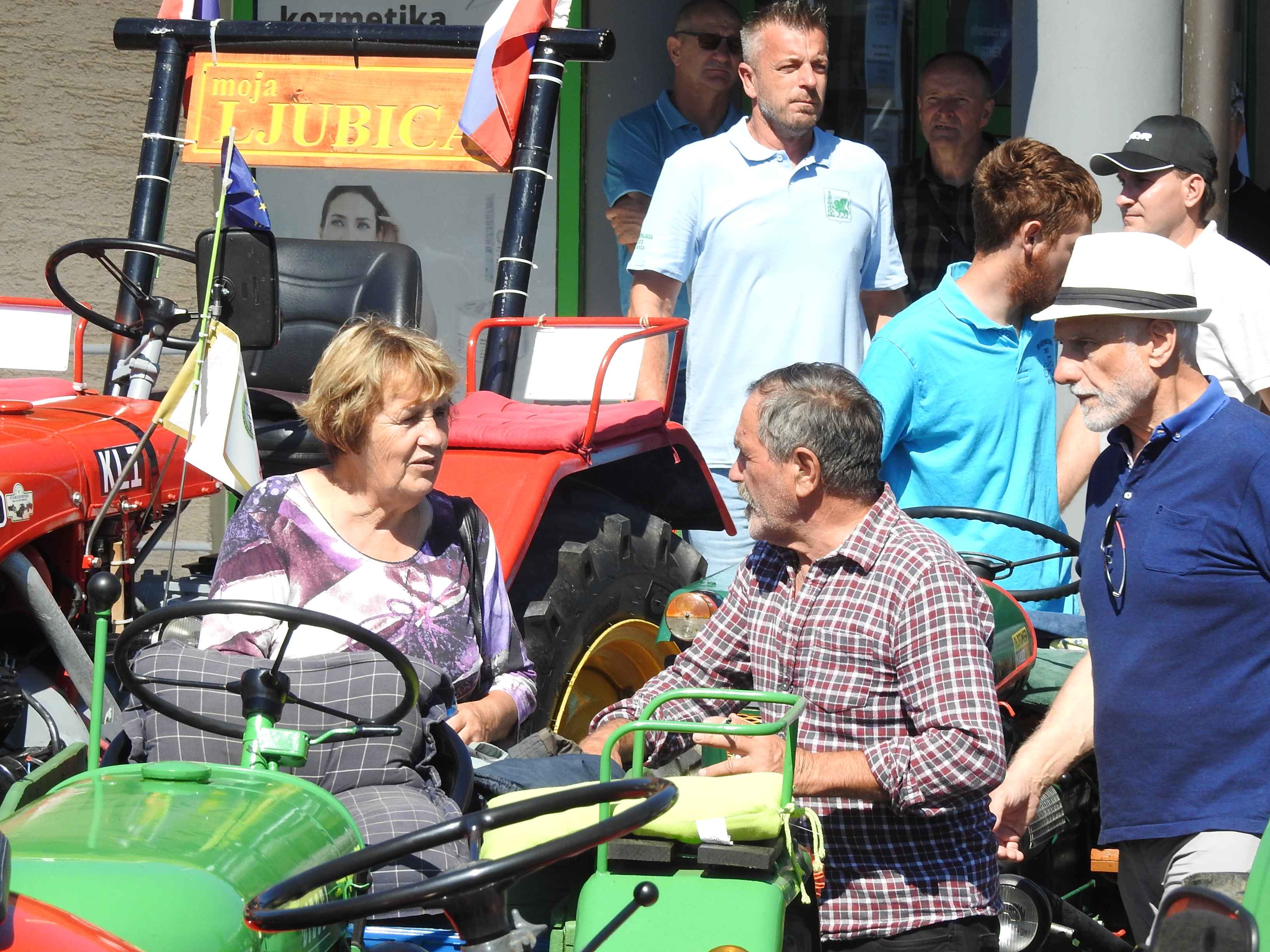 SELNICA Pogledajte kako je bilo na 17. susretu starih traktora