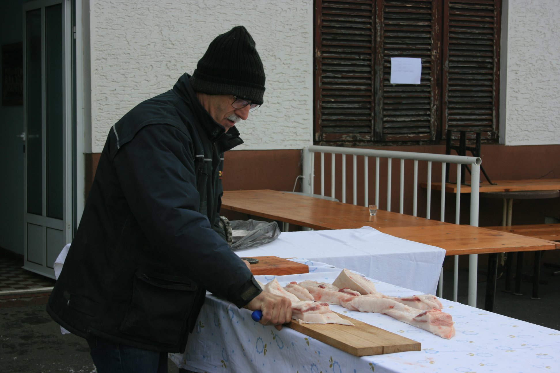 Tradicijsko kolinje okupilo brojne članove kotoripskog Graničara uoči početka priprema
