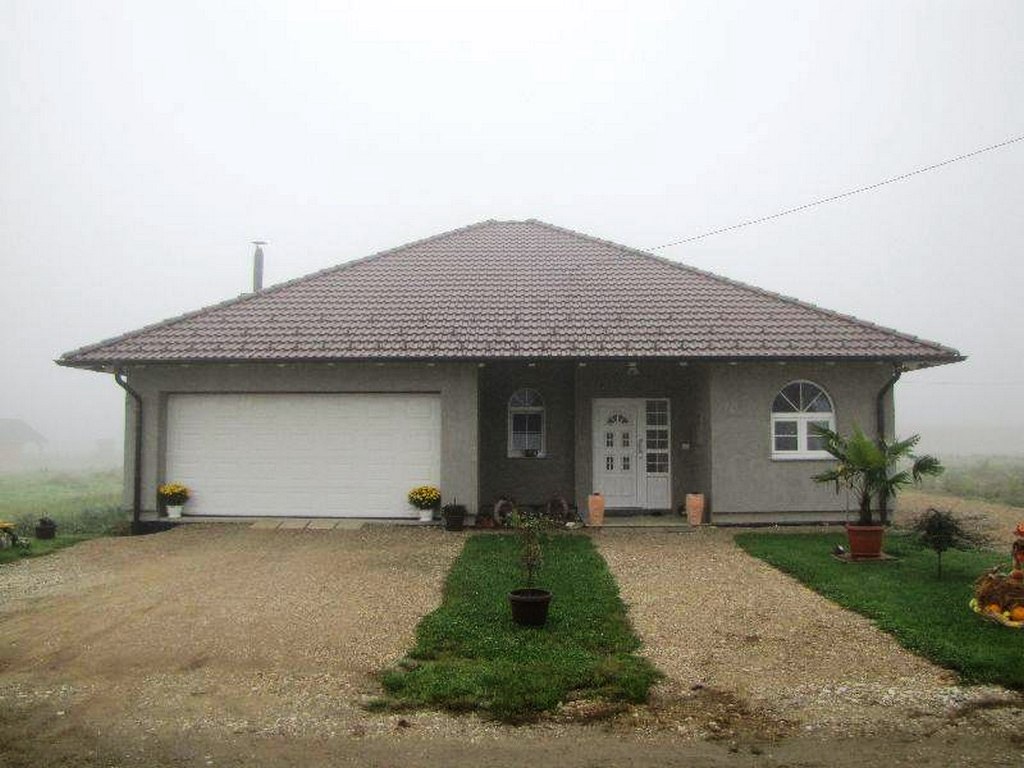 1609720563103640445816792676725