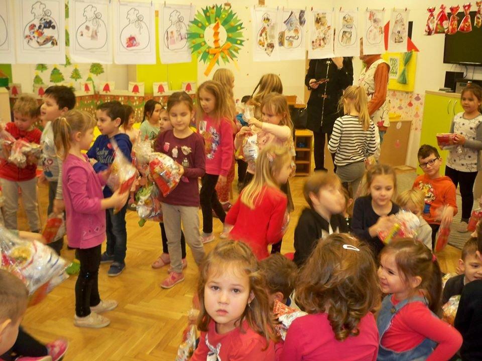 SVETI NIKOLA U DV KOTRIBA Tradicionalni blagdanski pohod vatrogasaca i nogometaša