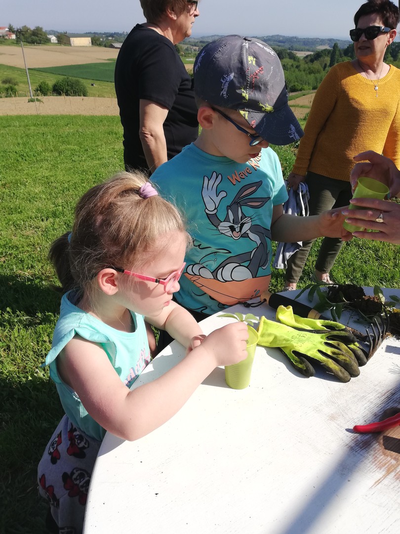 Mališani uživali na izletu: ‘Pčelice’ u letu po gornjem Međimurju