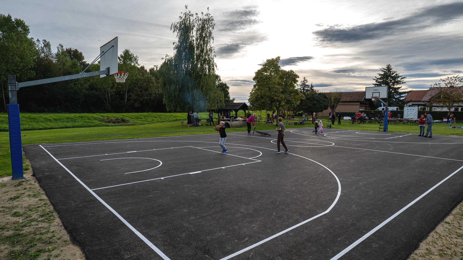 Župan Posavec i načelnik Meglić svečano otvorili obnovljeno košarkaško igralište u Šenkovcu Župan Posavec i načelnik Meglić svečano otvorili obnovljeno košarkaško igralište u Šenkovcu