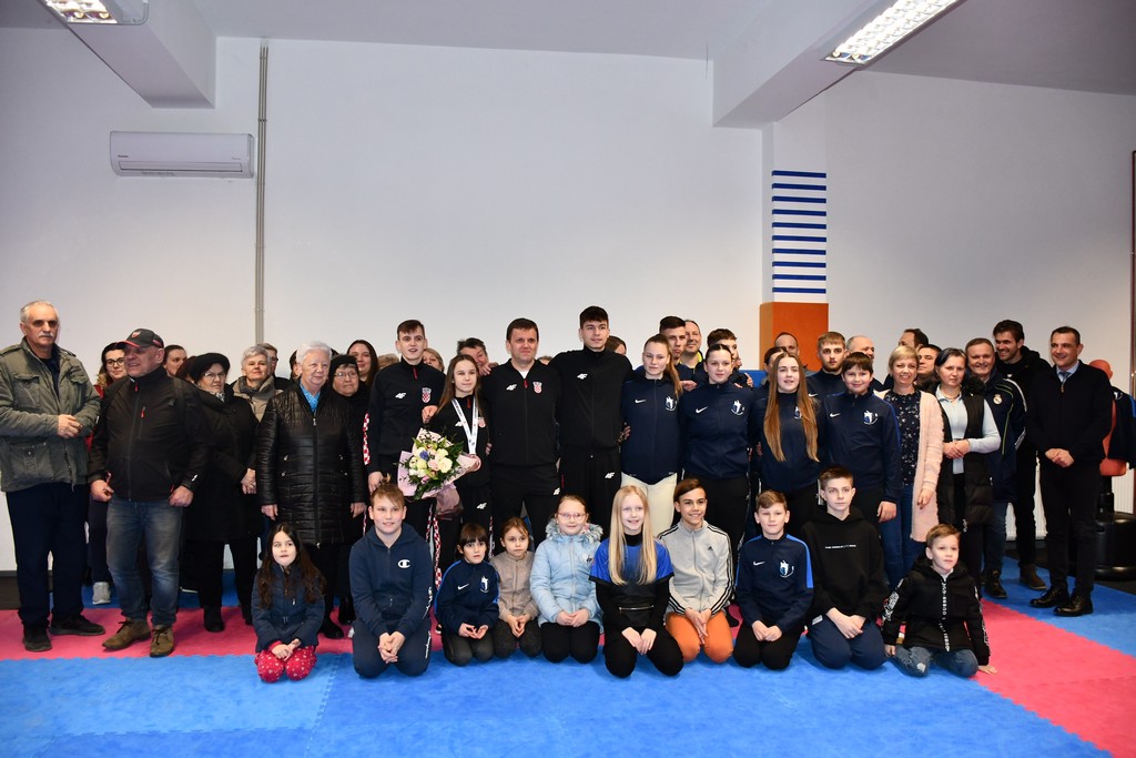 Brončana karatistica Aida Trstenjak dočekana u Maloj Subotici!