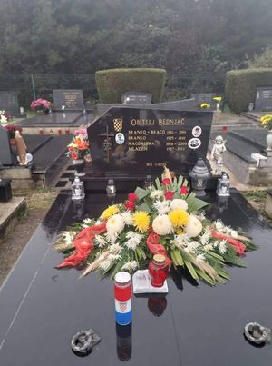 Počast poginulim i umrlim bojovnicima HOS-a