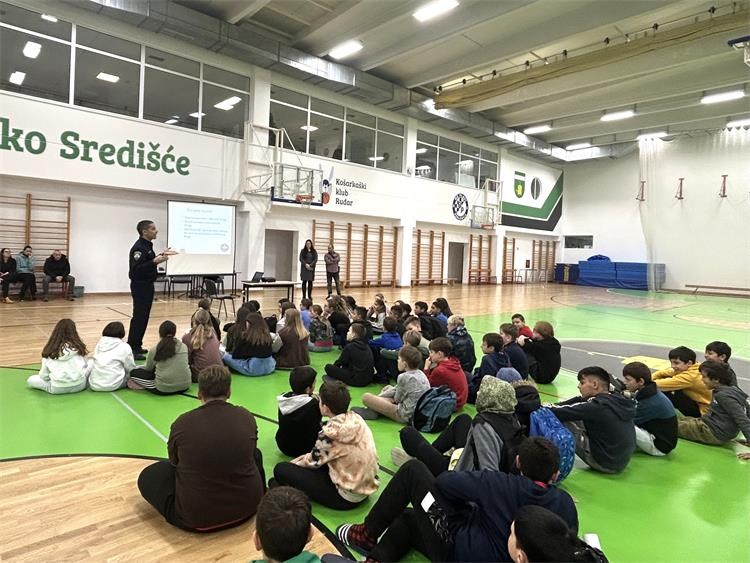 policija edukativno predavanje