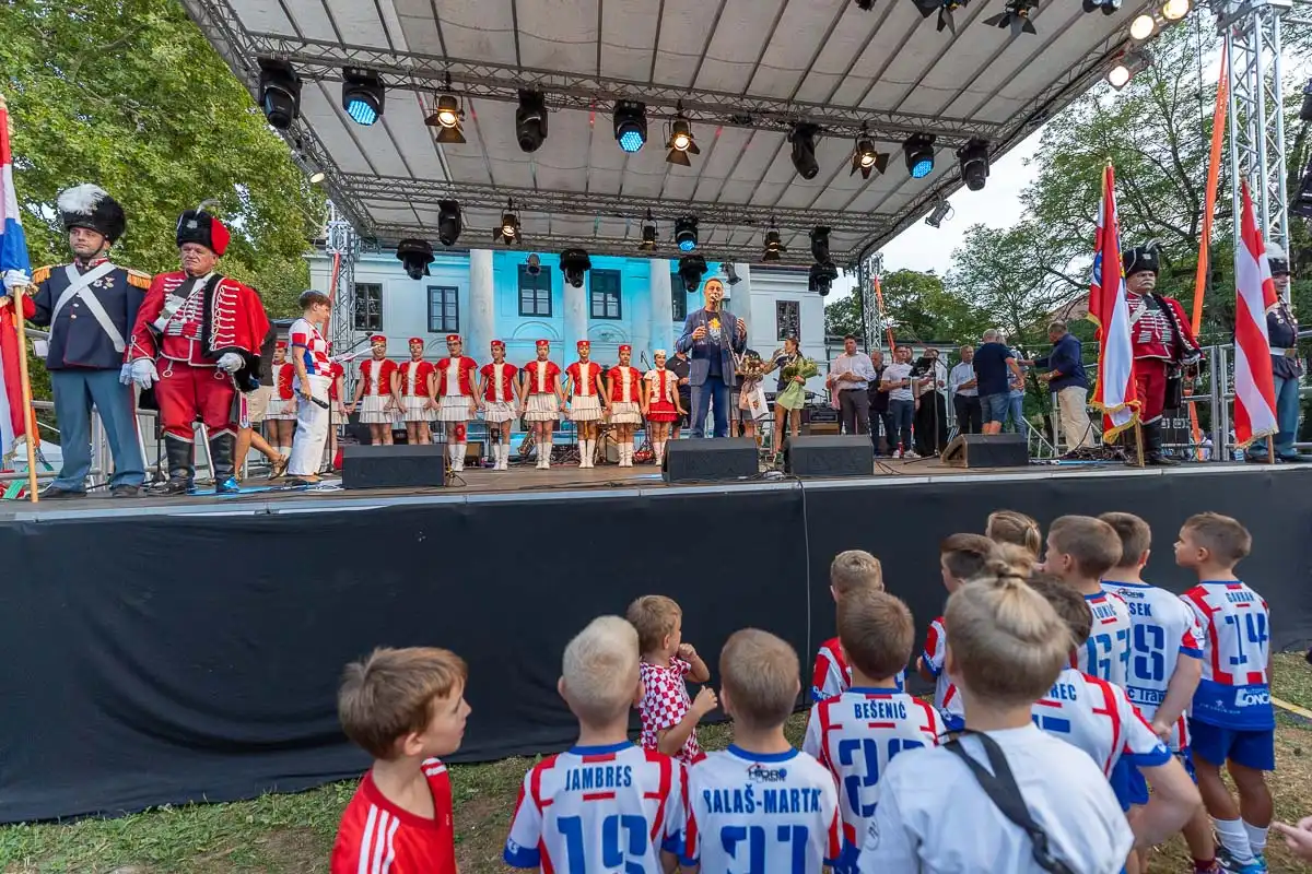 2.9.2024. – Svečani doćek Jane Košćak i Roka Farkaša_FB Media (16 of 35) 2.9.2024. – Svečani doćek Jane Košćak i Roka Farkaša_FB Media (16 of 35)