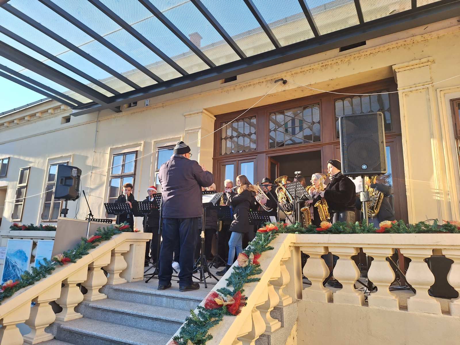 FOTO/VIDEO Pogledajte blagdansku atmosferu Božićnog sajma u Donjoj Dubravi