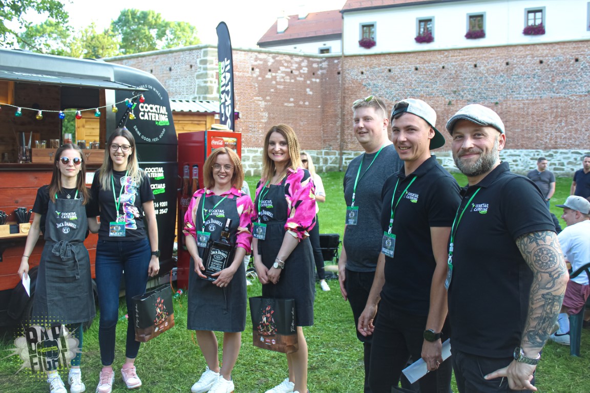 20230527-Barfight1 (Medium) 20230527-Barfight1 (Medium)