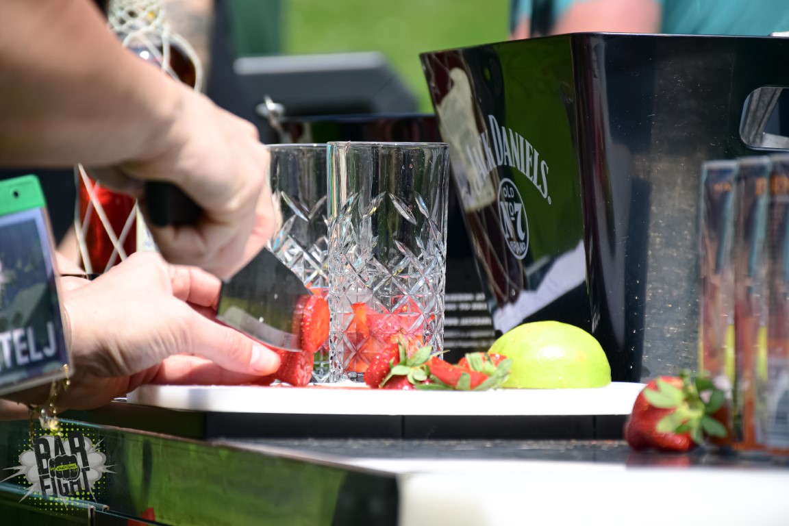 20230527-Barfight2 (Medium) 20230527-Barfight2 (Medium)