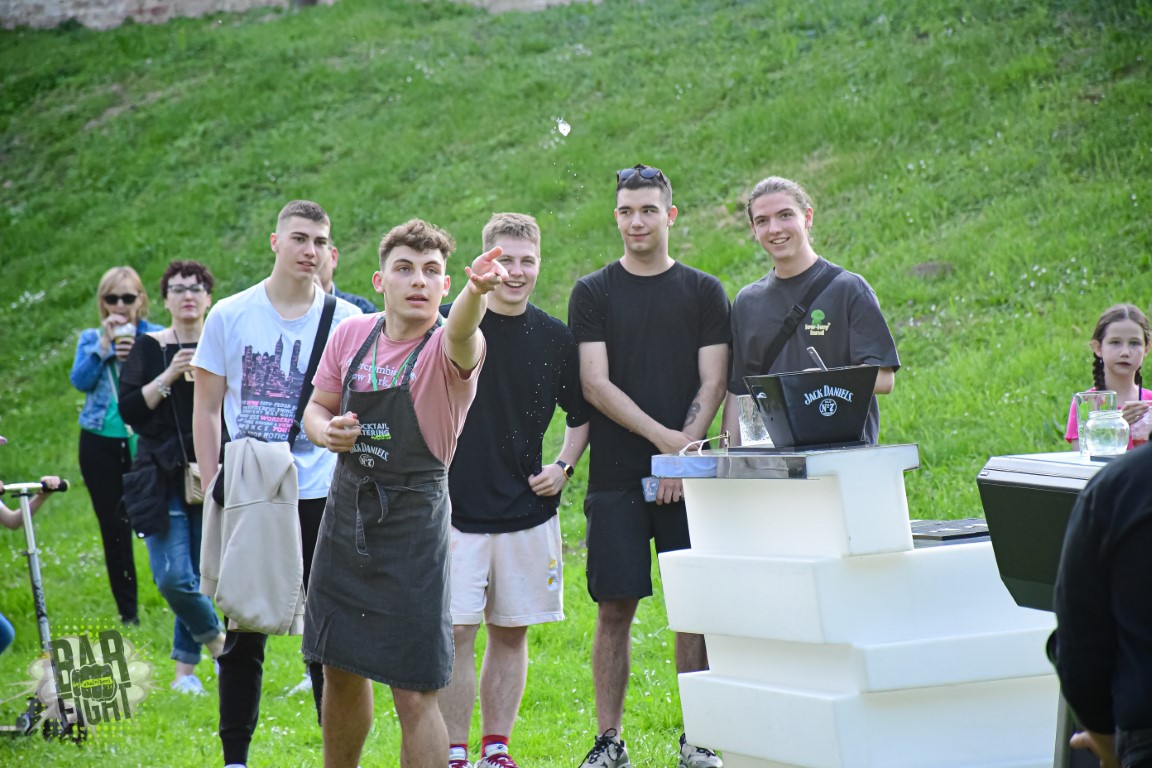 20230527-Barfight4 (Medium) 20230527-Barfight4 (Medium)