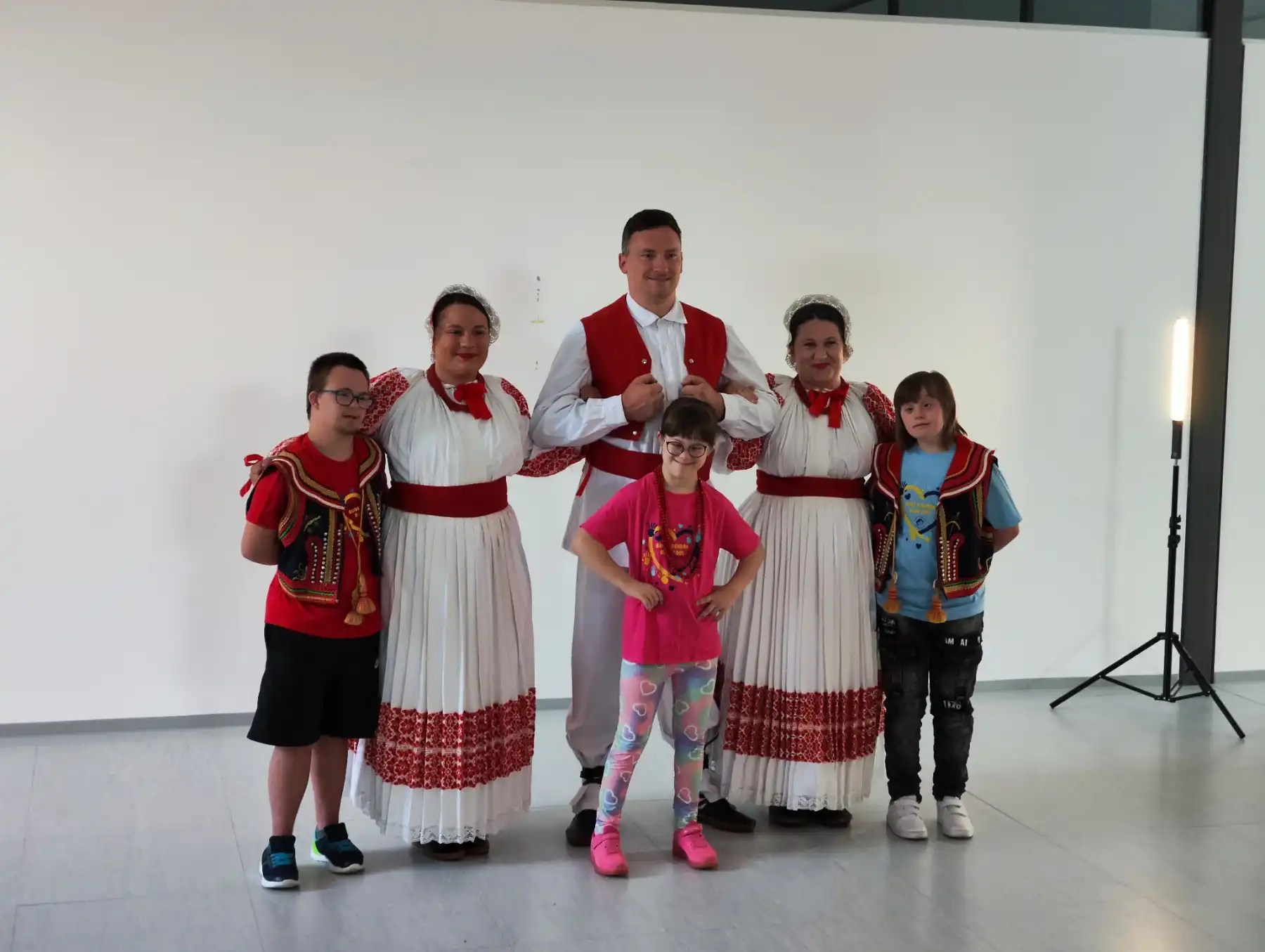 Udruga za sindrom Down – snimanje kalendara (12) Udruga za sindrom Down – snimanje kalendara (12)