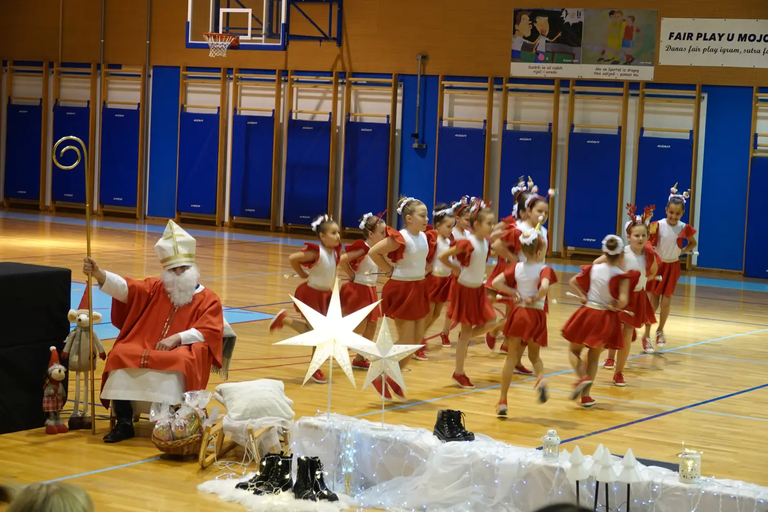 2024_12_05_DSC-RX10M4_0362 mazoretkinje sveti nikola 2024_12_05_DSC-RX10M4_0362 mazoretkinje sveti nikola