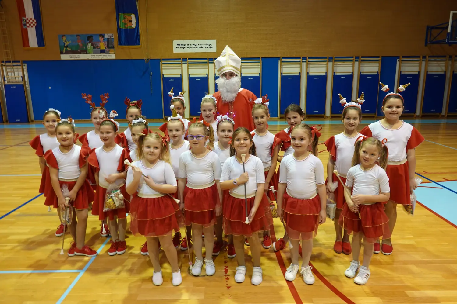 2024_12_05_DSC-RX10M4_0522 sveti nikola mazuretkinje 2024_12_05_DSC-RX10M4_0522 sveti nikola mazuretkinje