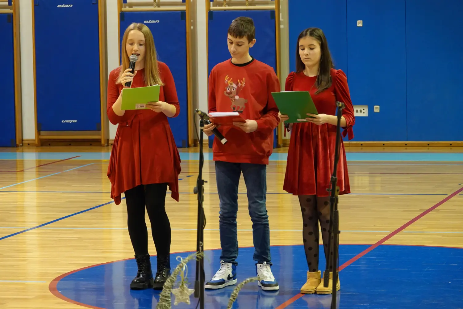 2024_12_05_DSC-RX10M4_9818 voditelji 2024_12_05_DSC-RX10M4_9818 voditelji