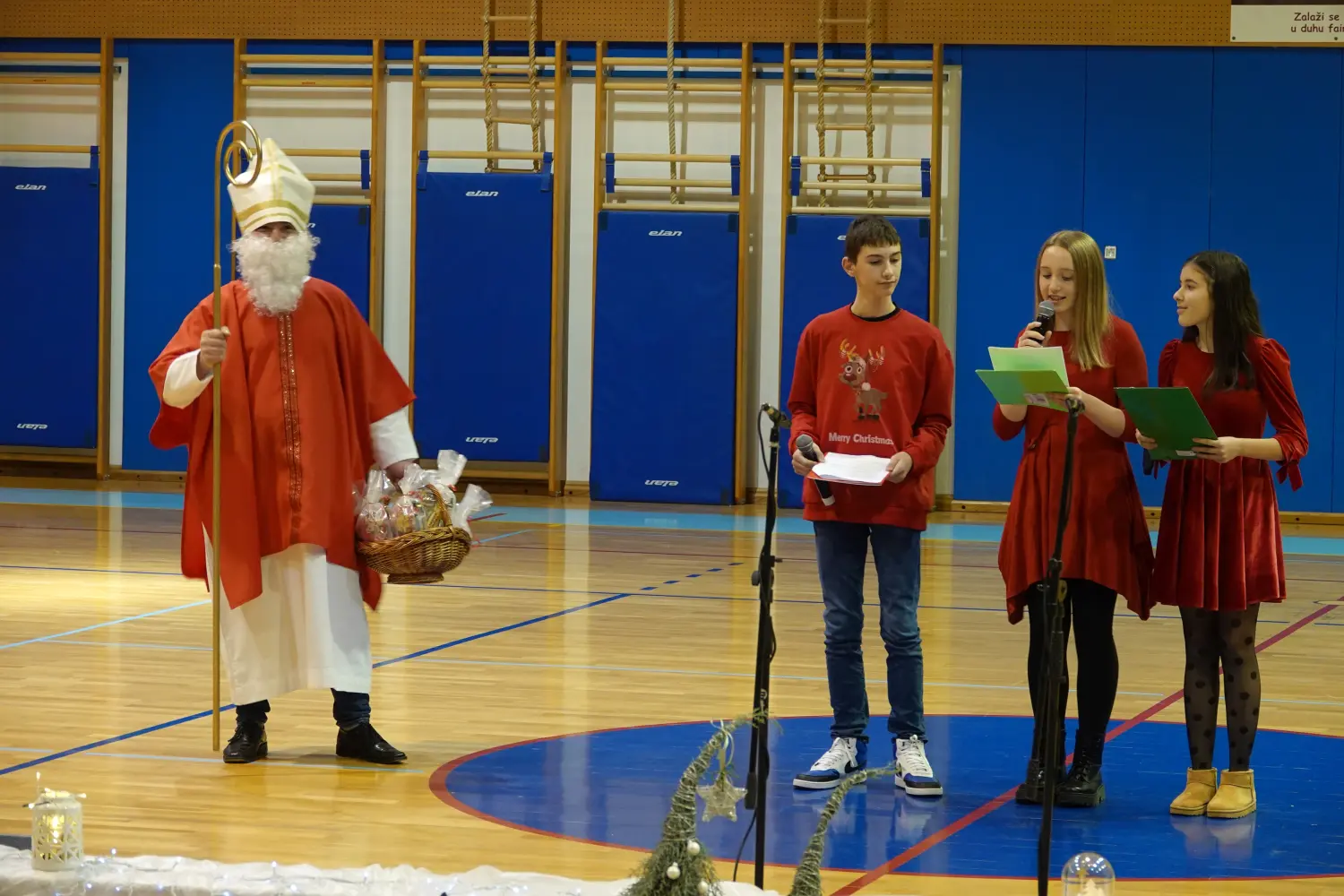 2024_12_05_DSC-RX10M4_9902 voditelji i sveti nikola 2024_12_05_DSC-RX10M4_9902 voditelji i sveti nikola