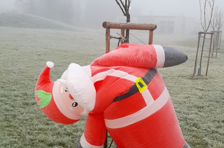 Djed Mraz umoran Mala Subotica Djed Mraz umoran Mala Subotica